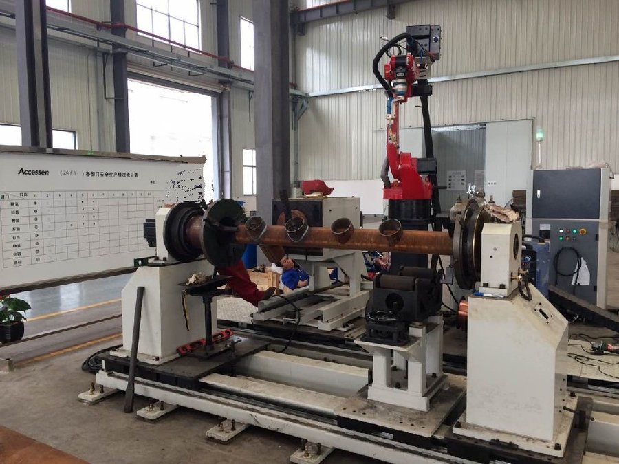 相貫線機器人焊接工作站